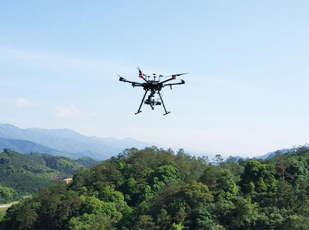 无人机为大山量“体温” 硬核科技防山火(图1) 无人机为大山量“体温” 硬核科技防山火(图1)